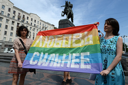 Российские чиновники согласовали гей-парад «на всякий пожарный» и пожалели