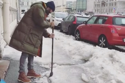 Ургант объяснил свое желание подолбить лед на улицах Петербурга