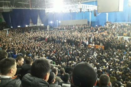 На антимигрантское собрание в Якутске пришли глава региона, мэр и тысячи человек