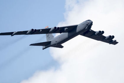 Ядерный бомбардировщик США полтора часа летал у границ России