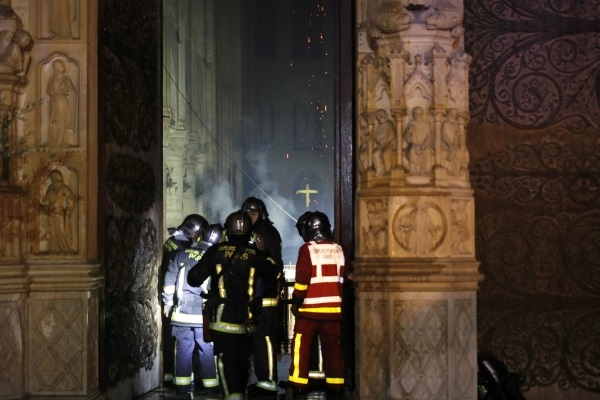 Последствия пожара внутри собора Парижской Богоматери показали на фото