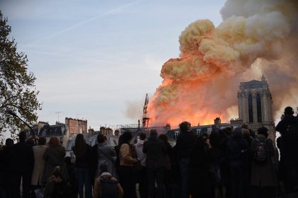 Собору Парижской Богоматери предсказали полное разрушение
