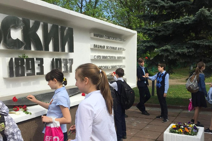 Возложение цветов к памятнику травившему крестьян газом маршалу СССР объяснили