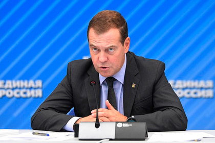 Медведев поручил взять под контроль пожары в Сибири