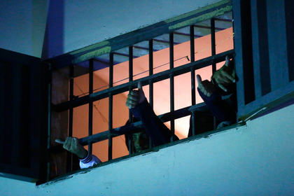 Бразильцы устроили пятичасовую бойню в тюрьме