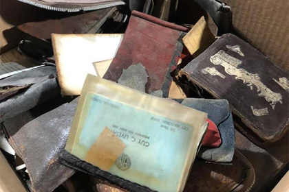 Женщина нашла потерянный 75 лет назад кошелек