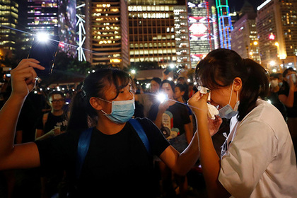 В Гонконге школьники перехватили протест и вспомнили Прибалтику