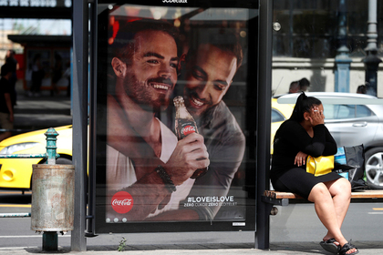 «Кока-коле» решили объявить бойкот из-за рекламы с геями