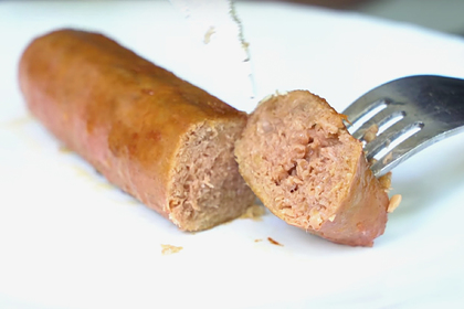 Россиян начали кормить хот-догами с искусственным мясом