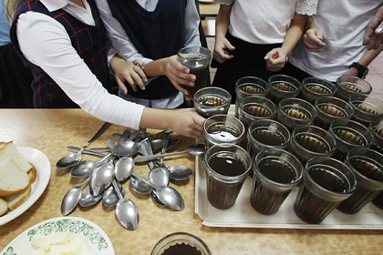 В российской школе запретили чаепития после травли девочки