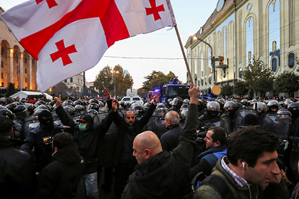 Грузинская оппозиция после разгона вернулась в центр Тбилиси