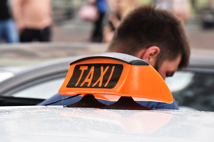 Таксист похитил иностранцев из-за отказа заплатить за поездку 10 тысяч рублей